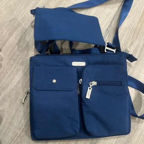 Baggallini Everything Cross Body Travel Bag - Picture 11 of 11